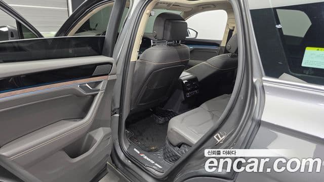 Volkswagen Touareg 2023 — Şəkil 12/20
