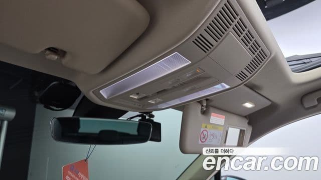 Volkswagen Touareg 2023 — Şəkil 17/20