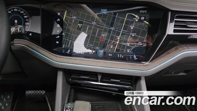 Volkswagen Touareg 2023 — Şəkil 15/20