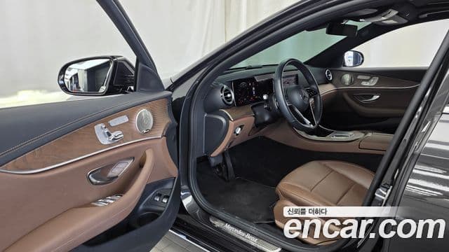 Mercedes-Benz E-Class 2021 — Фото 10/20
