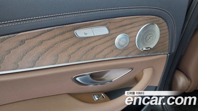 Mercedes-Benz E-Class 2021 — Фото 19/20