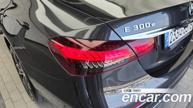 Mercedes-Benz E-Class 2021 — Şəkil 24/36
