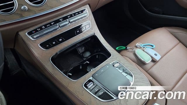 Mercedes-Benz E-Class 2021 — Şəkil 32/36