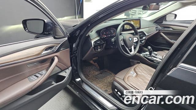 BMW 5 Series 2023 — Фото 10/20