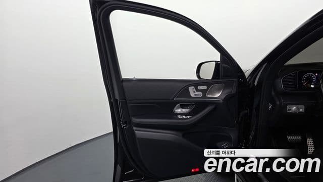 Mercedes-Benz GLS-Class 2025 — Photo 9/37