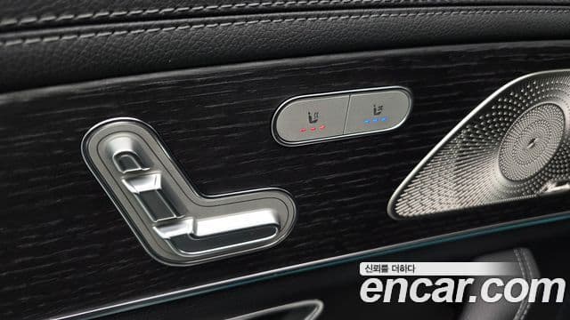 Mercedes-Benz GLS-Class 2025 — Photo 34/37