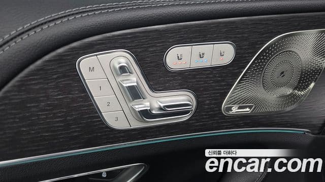 Mercedes-Benz GLS-Class 2025 — Photo 26/37
