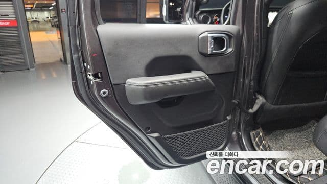 Jeep Wrangler 2020 — Şəkil 11/31