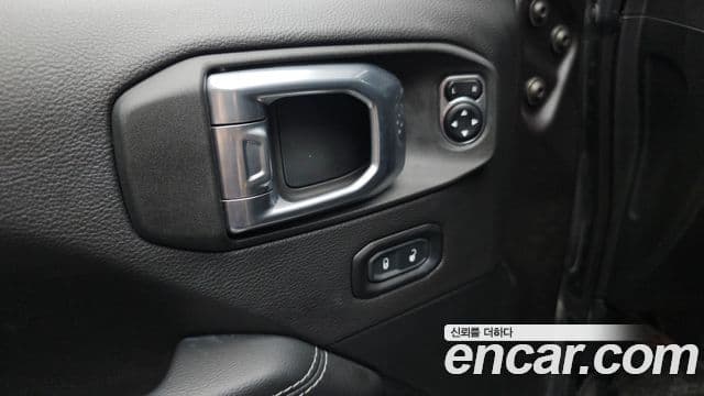 Jeep Wrangler 2020 — Şəkil 29/31