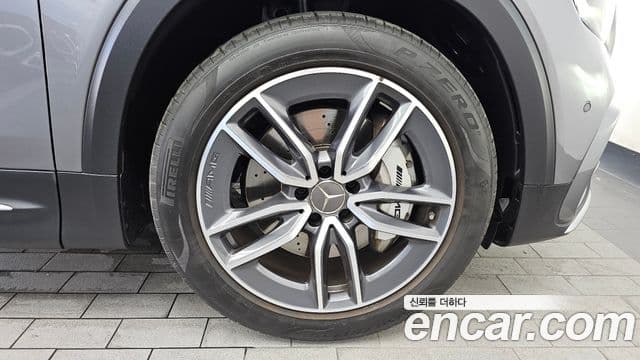 Mercedes-Benz GLB-Class 2025 — Photo 28/30