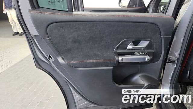 Mercedes-Benz GLB-Class 2025 — Photo 7/30