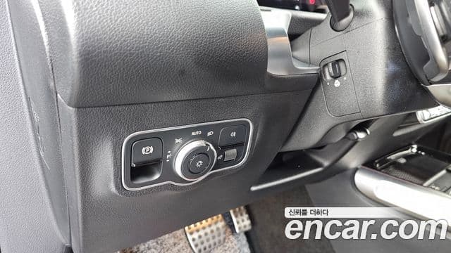 Mercedes-Benz GLB-Class 2025 — Photo 4/30