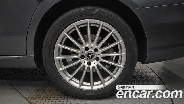 Mercedes-Benz E-Class 2021 — Photo 30/34