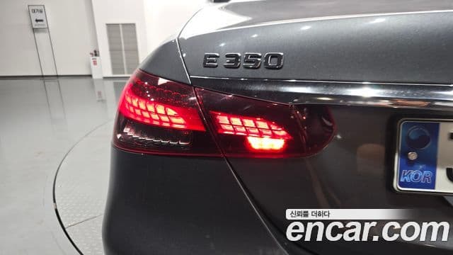 Mercedes-Benz E-Class 2021 — Photo 3/34