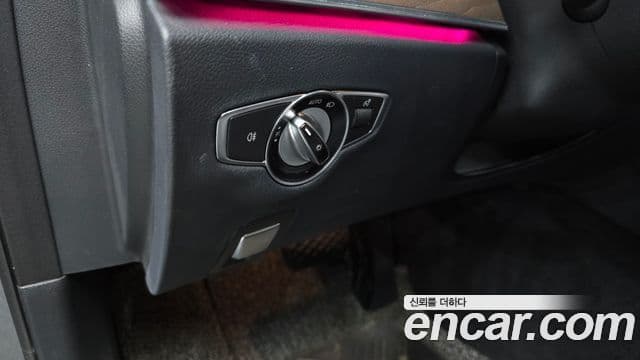 Mercedes-Benz E-Class 2021 — Photo 14/34