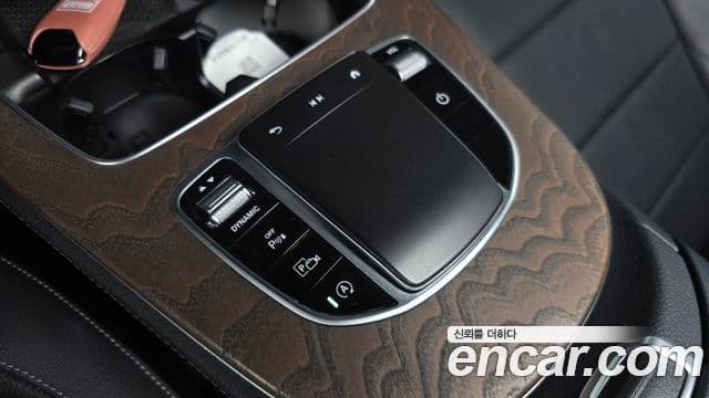 Mercedes-Benz E-Class 2021 — Photo 26/34