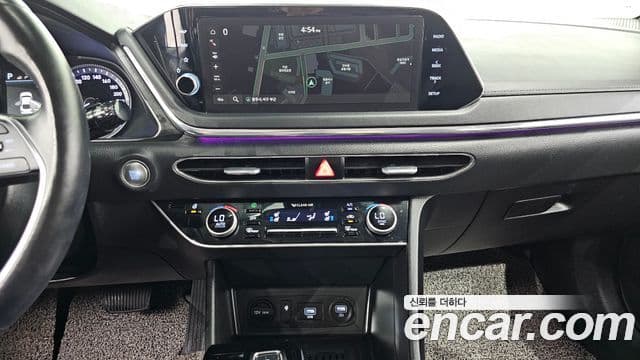 Hyundai Sonata Hybrid 2022 — Photo 12/20
