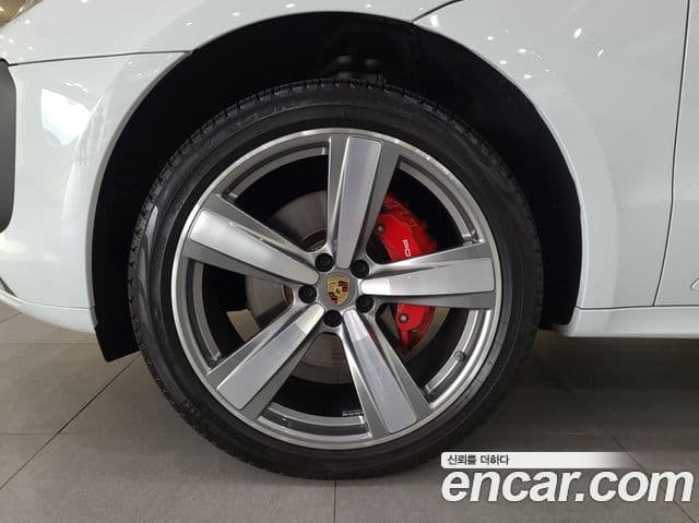 Porsche Macan 2023 — Photo 18/20