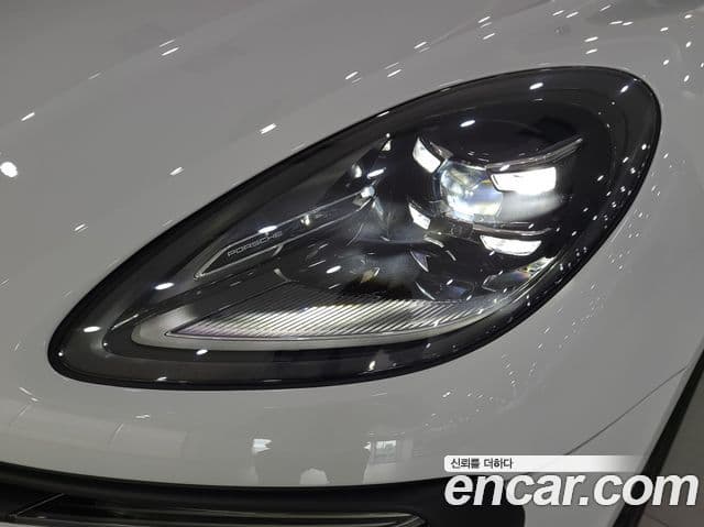 Porsche Macan 2023 — Photo 8/20