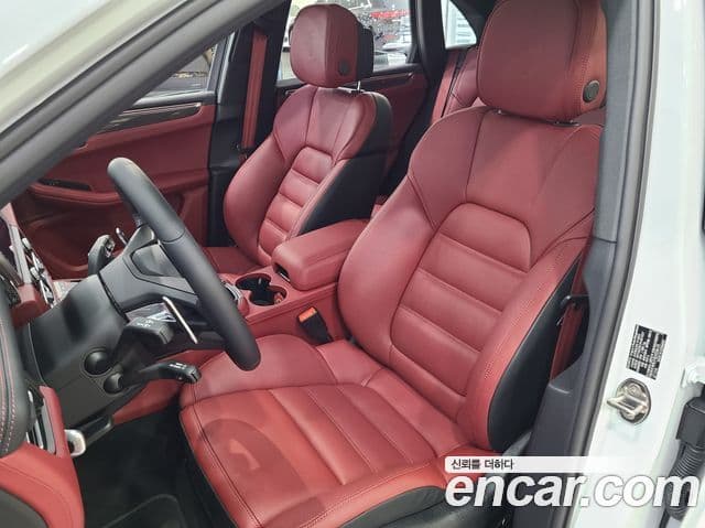 Porsche Macan 2023 — Photo 16/20