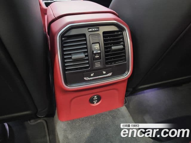 Porsche Macan 2023 — Фото 17/20