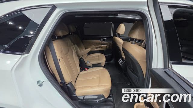 Kia Sorento 2024 — Фото 17/20