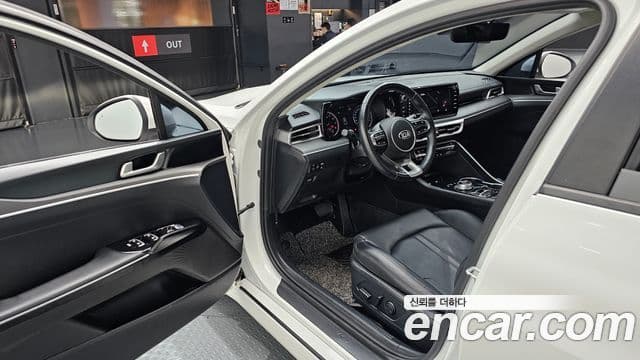Kia K5 2021 — Şəkil 10/20
