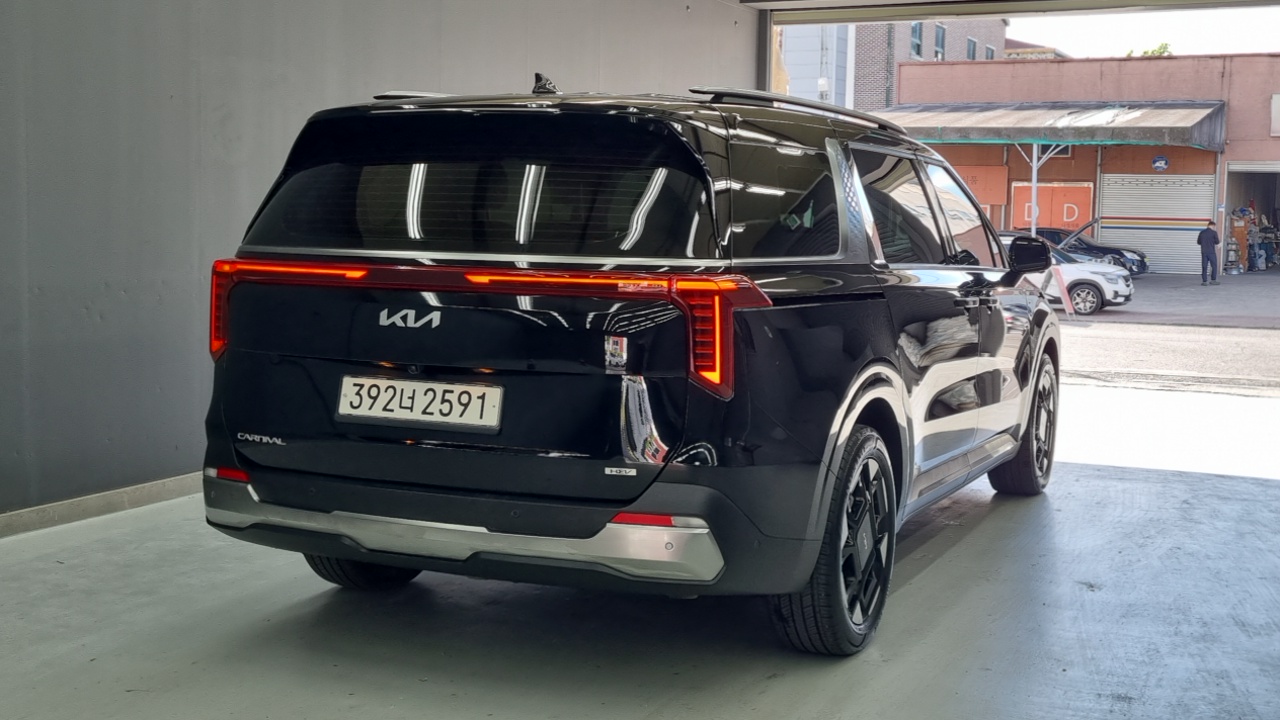 Kia Carnival 2025 — Şəkil 2/18