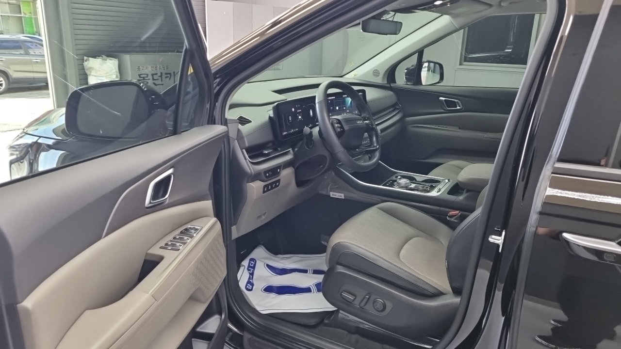 Kia Carnival 2025 — Şəkil 10/18