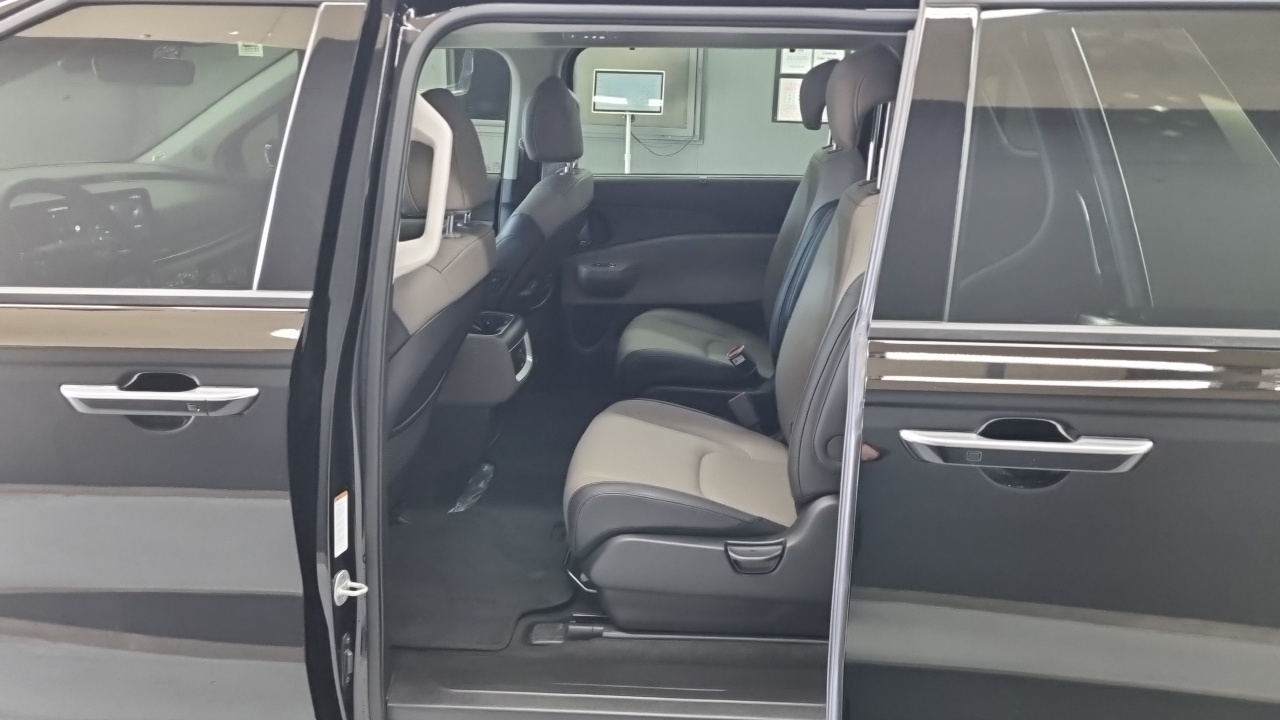 Kia Carnival 2025 — Şəkil 11/18