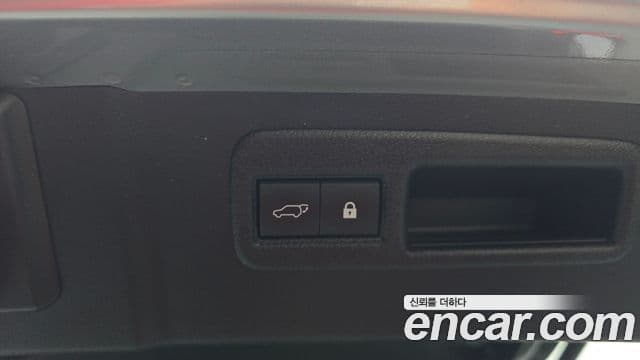 Lexus NX300h 2019 — Photo 3/35