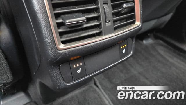 Lexus NX300h 2019 — Photo 9/35