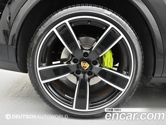 Porsche Cayenne 2023 — ფოტო 6/20