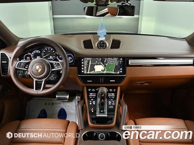 Porsche Cayenne 2023 — ფოტო 8/20