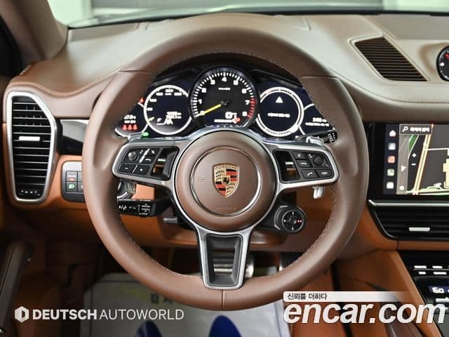 Porsche Cayenne 2023 — ფოტო 14/20