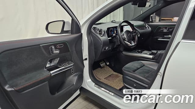 Mercedes-Benz GLA-Class 2021 — Photo 29/32