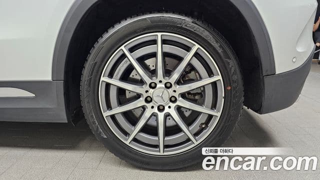 Mercedes-Benz GLA-Class 2021 — Photo 18/32