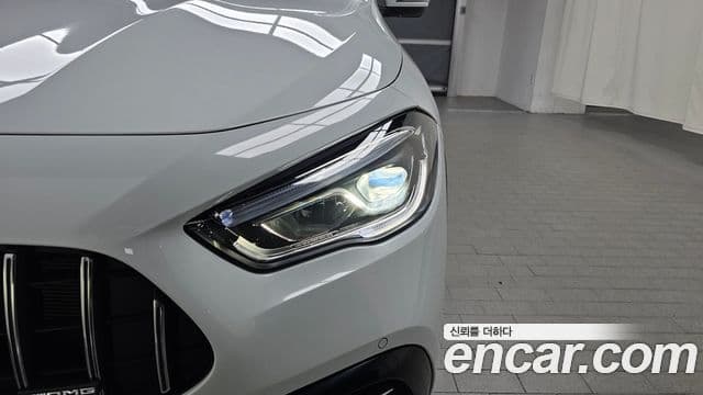 Mercedes-Benz GLA-Class 2021 — Photo 1/32