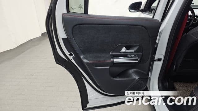 Mercedes-Benz GLA-Class 2021 — Photo 20/32