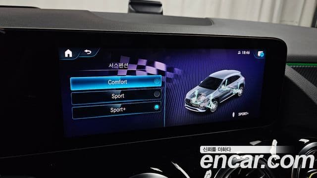 Mercedes-Benz GLA-Class 2021 — Photo 23/32