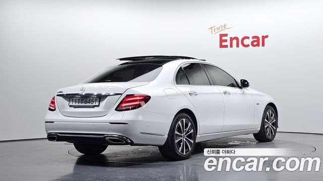Mercedes-Benz E-Class 2019 — ფოტო 2/20
