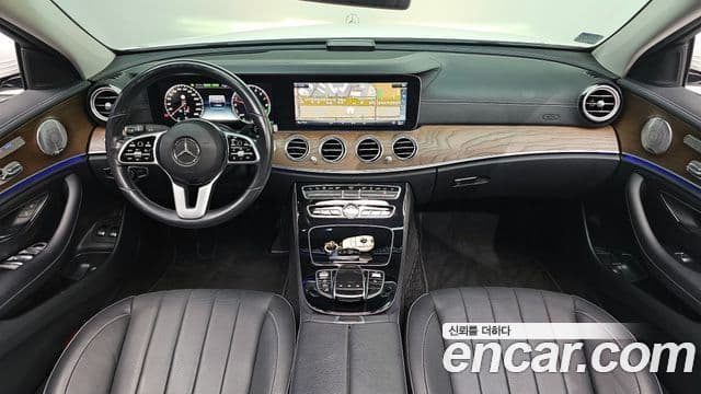 Mercedes-Benz E-Class 2019 — ფოტო 7/20