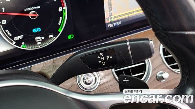 Mercedes-Benz E-Class 2019 — ფოტო 9/20