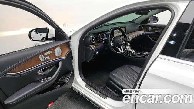 Mercedes-Benz E-Class 2019 — ფოტო 10/20