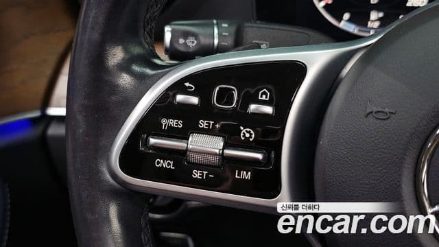 Mercedes-Benz E-Class 2019 — ფოტო 13/20
