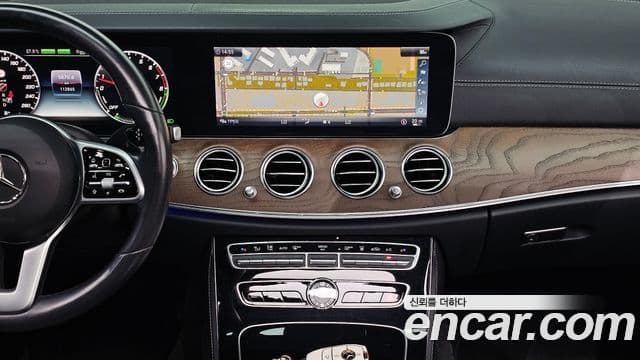 Mercedes-Benz E-Class 2019 — ფოტო 14/20