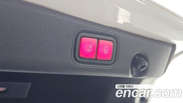Mercedes-Benz E-Class 2019 — ფოტო 19/20