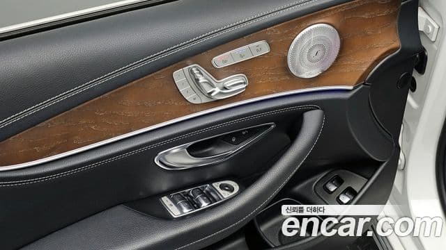 Mercedes-Benz E-Class 2019 — ფოტო 20/20