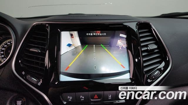 Jeep Cherokee 2021 — ფოტო 13/20