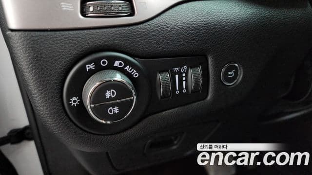 Jeep Cherokee 2021 — ფოტო 10/20